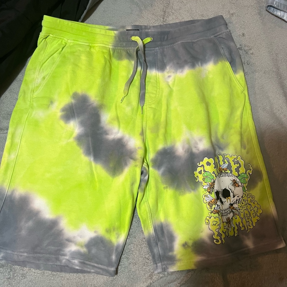 Broken promises shorts from zumiez never worn just been in the drawer